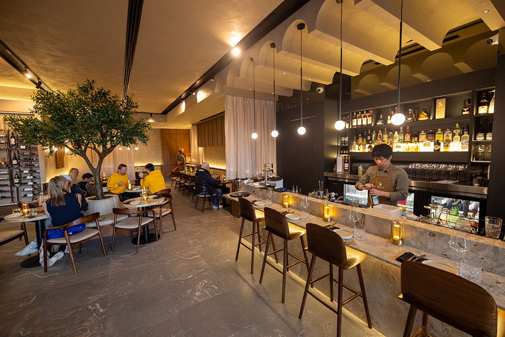 Interior Tellus Bar Dining