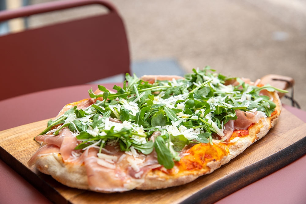 Rounded Pizzas at 075 Pinsa Romana