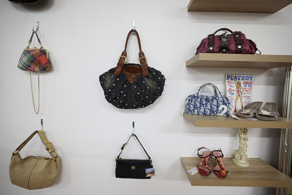 Accessory wall