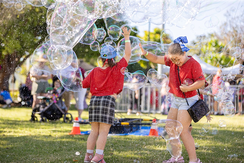 Kids playing with bubbles City of Logan Christmas Carols