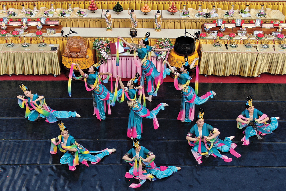 Thai dancers at Buddha Birth Day Festival