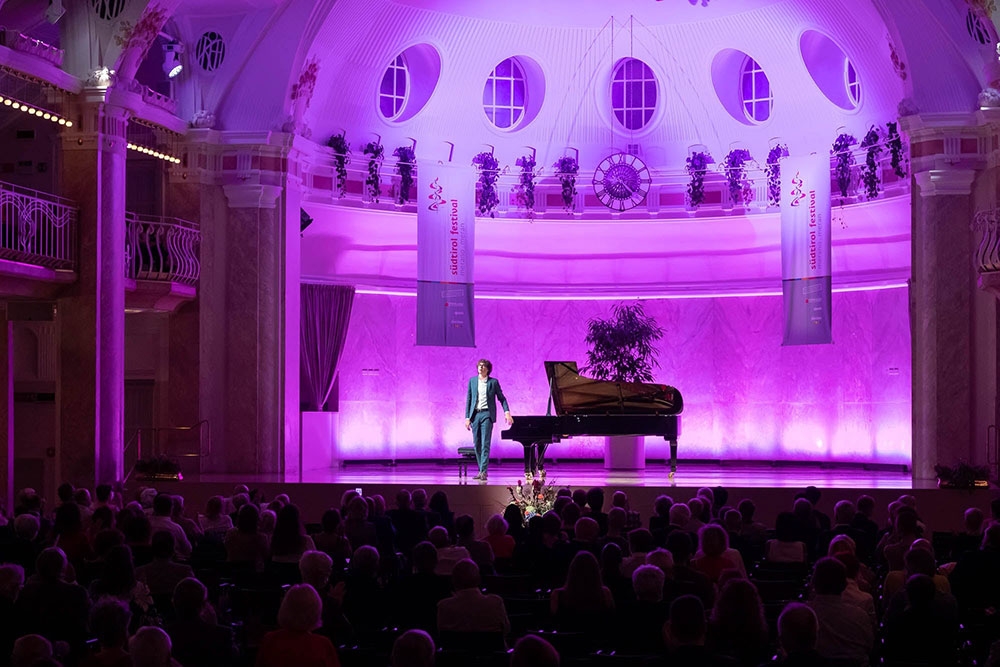 Lucas Debargue: L’Enigme Française on stage