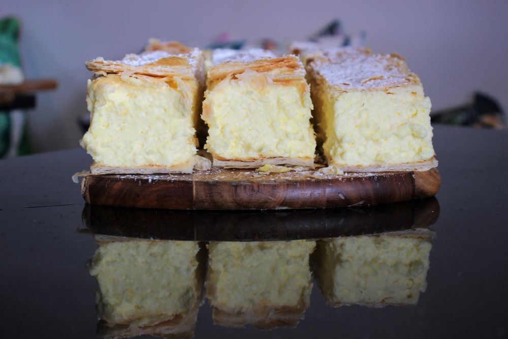 Slices on a plate at A Mano Cafe, Annerley 