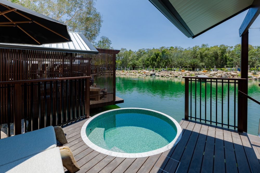 Plunge pool at overwater villas Sandstone Point