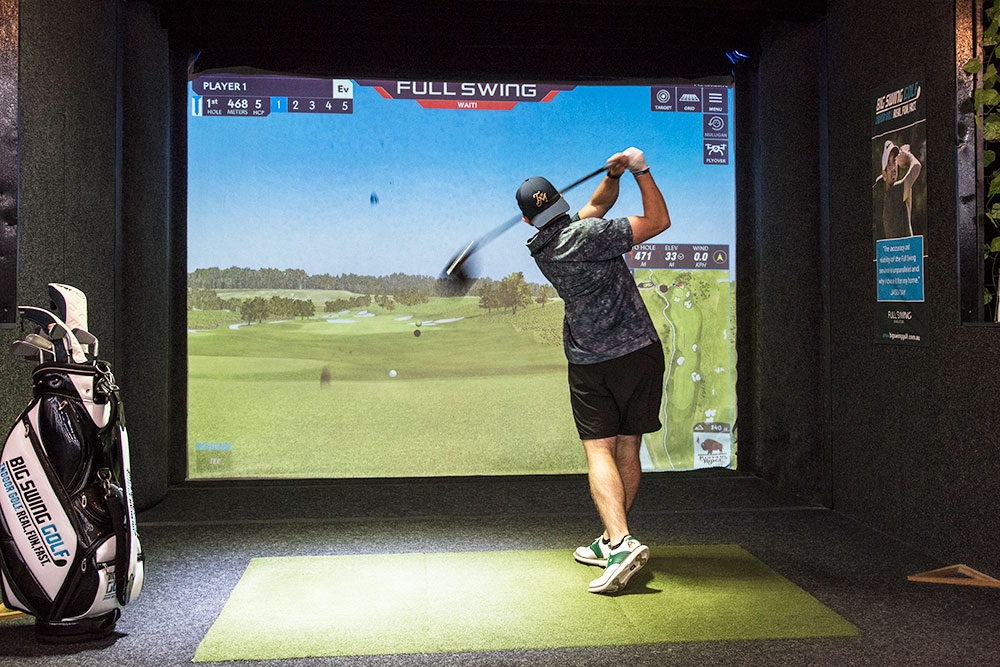 Man playing golf Big Swing Golf