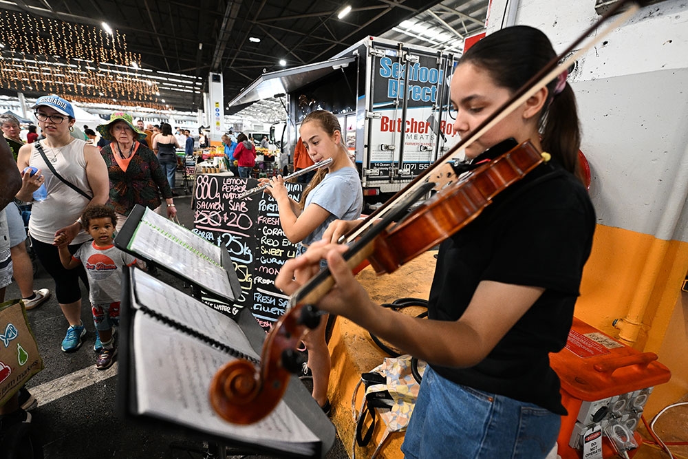 musician at Saturday Fresh Market Brisbane 