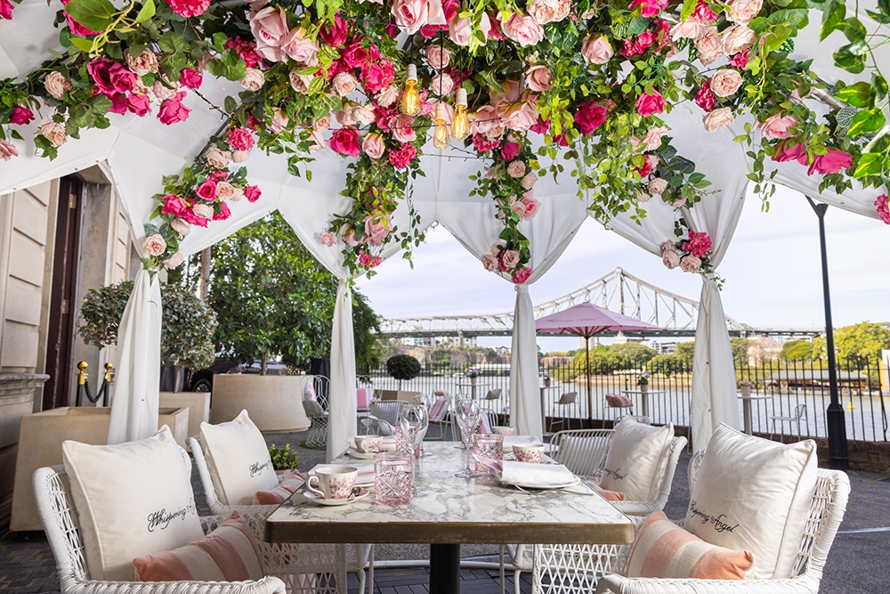 Outside eating area riverviews Rosé Garden Customs House