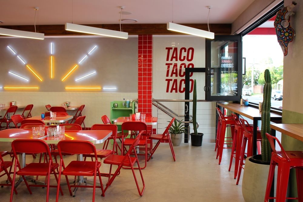 Tables and chairs Cartel Del Taco, Hawthorne