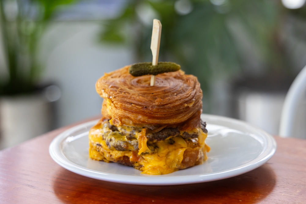 Cheesburger croissant, Croix Croissant Newstead