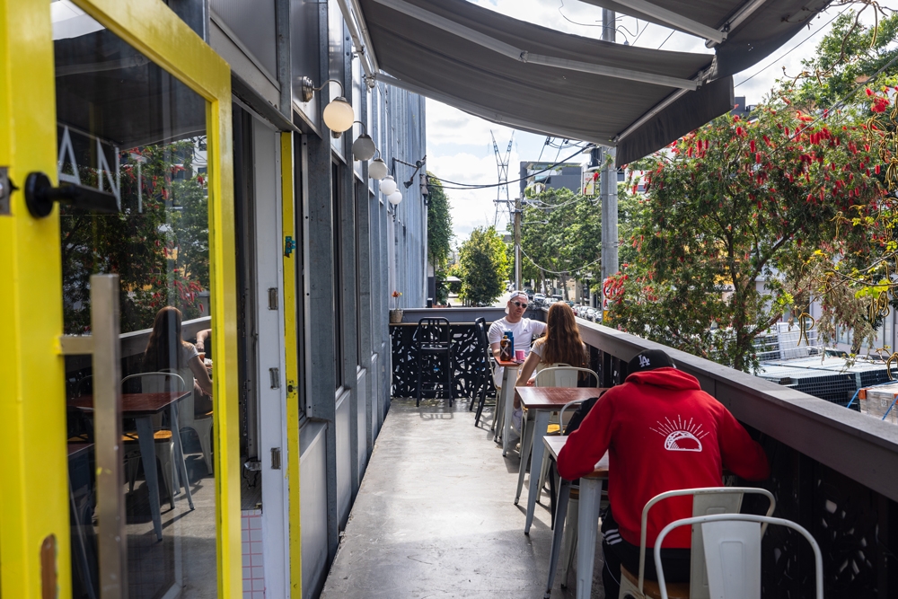 Alfresco area, Croix Croissant Newstead