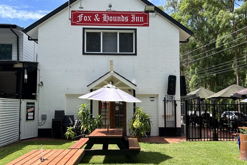 Exterior table and chairs at Fox & Hounds Country Inn, Wongawallan