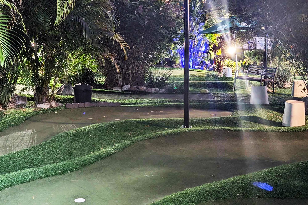 Outdoor course at Mt Gravatt Mini Golf