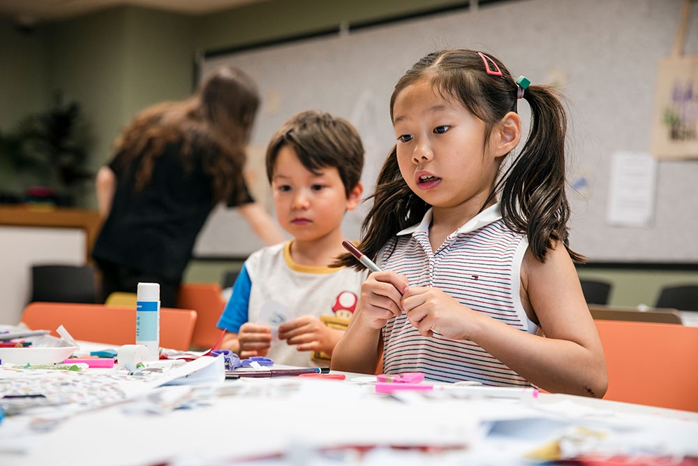 Children doing craft at MoB