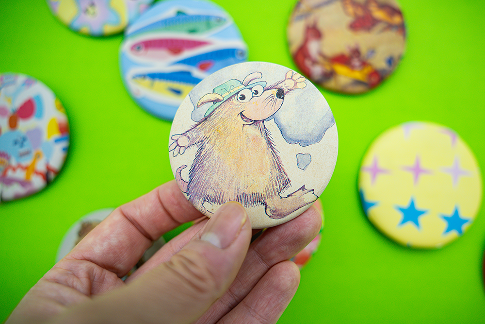 A hand holding badges 