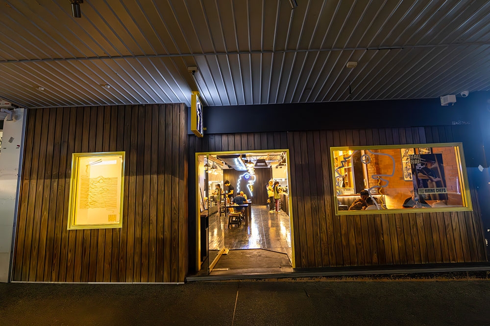 Exterior of Hai Hai Ramen by night