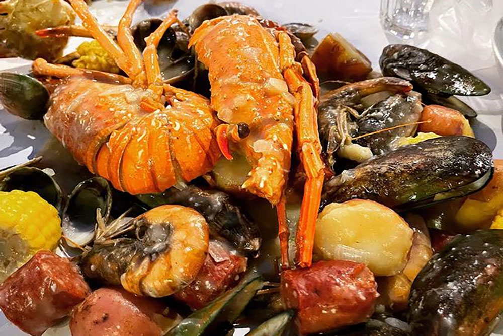 Seafood dishes at Happy Crab Restaurant, Brisbane CBD
