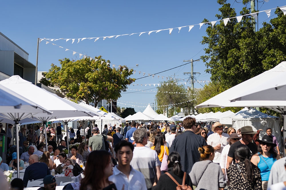 Crowds at James St Food Wine Trail