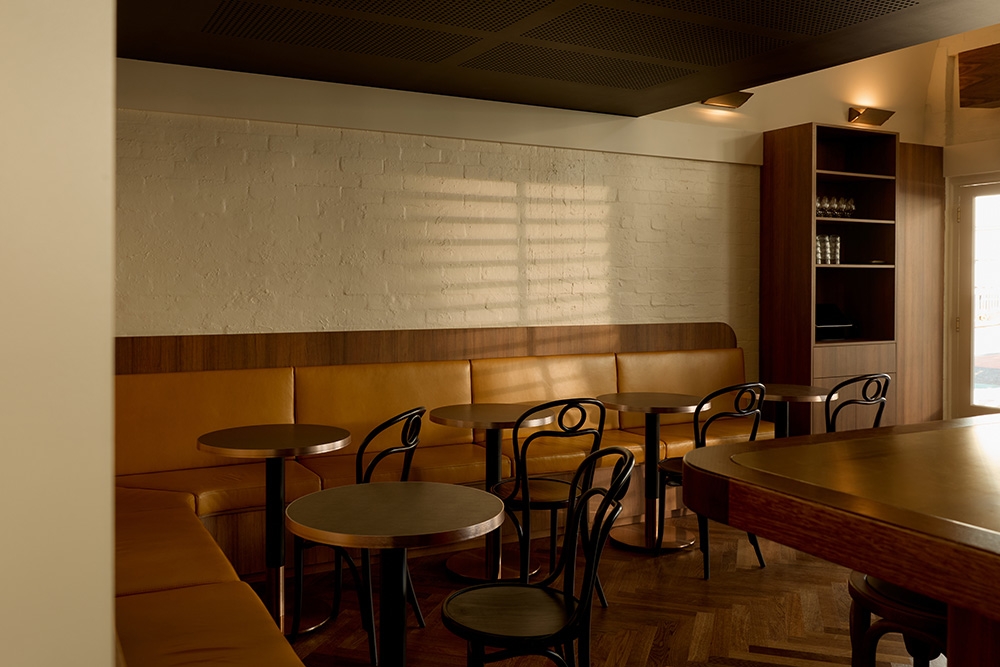 seating inj Bistro Tino