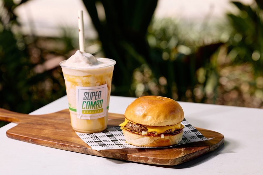 Burger and drink at Super Combo