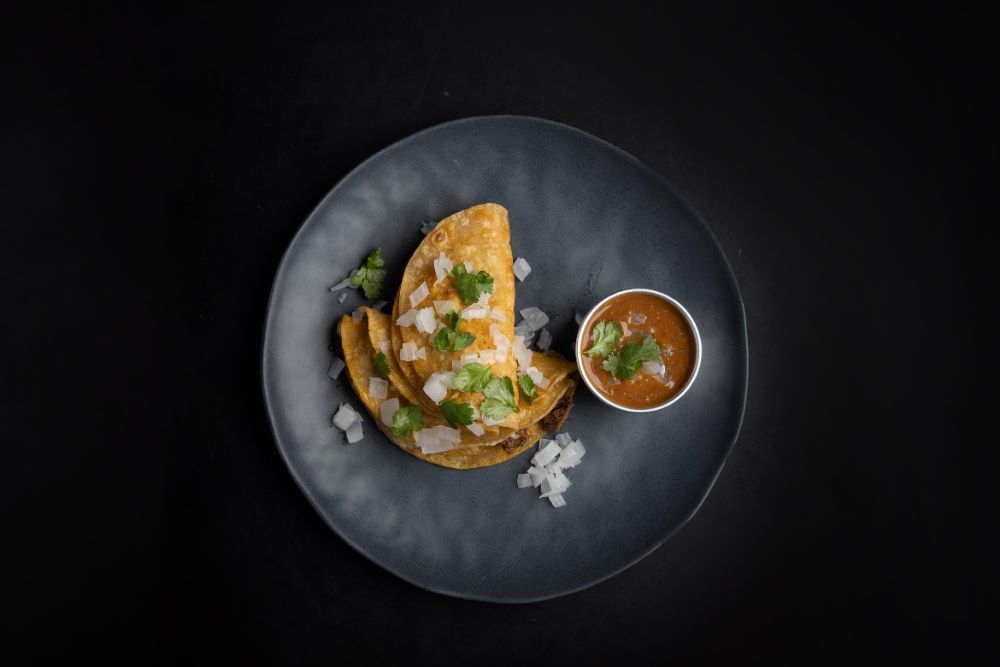 Night Feast, La Mano 