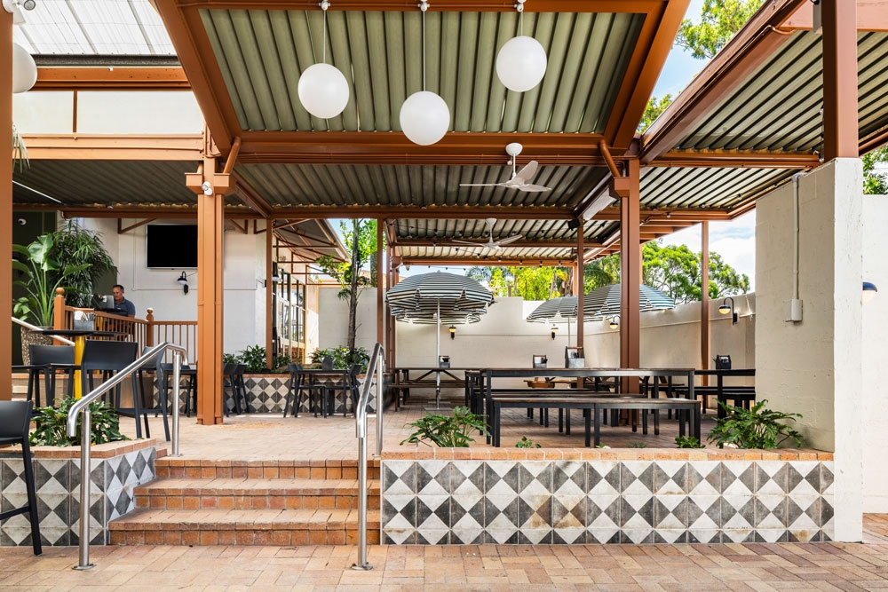 Large, covered beer garden at Newnham Hotel Mount Gravatt 