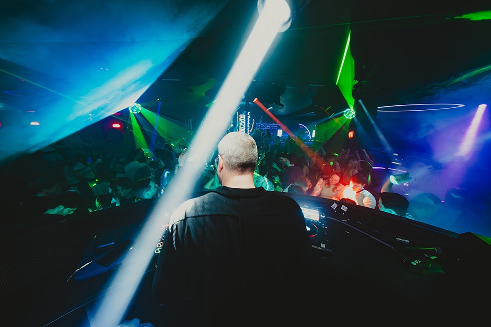 DJ