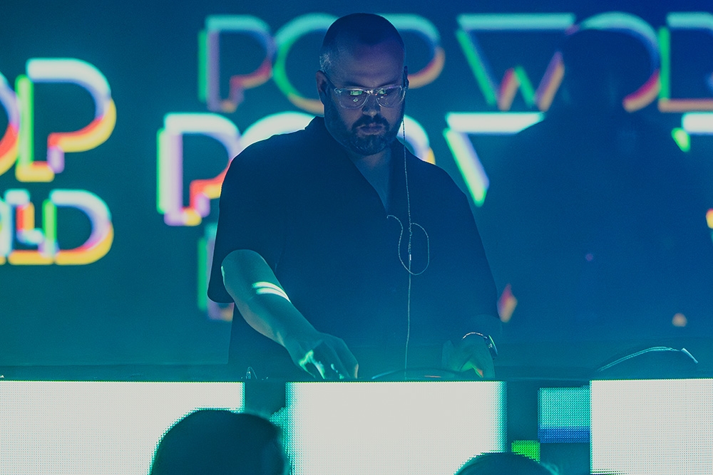DJ 