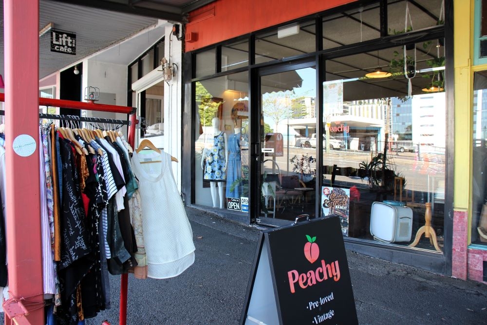 Peachy Preloved Vintage 