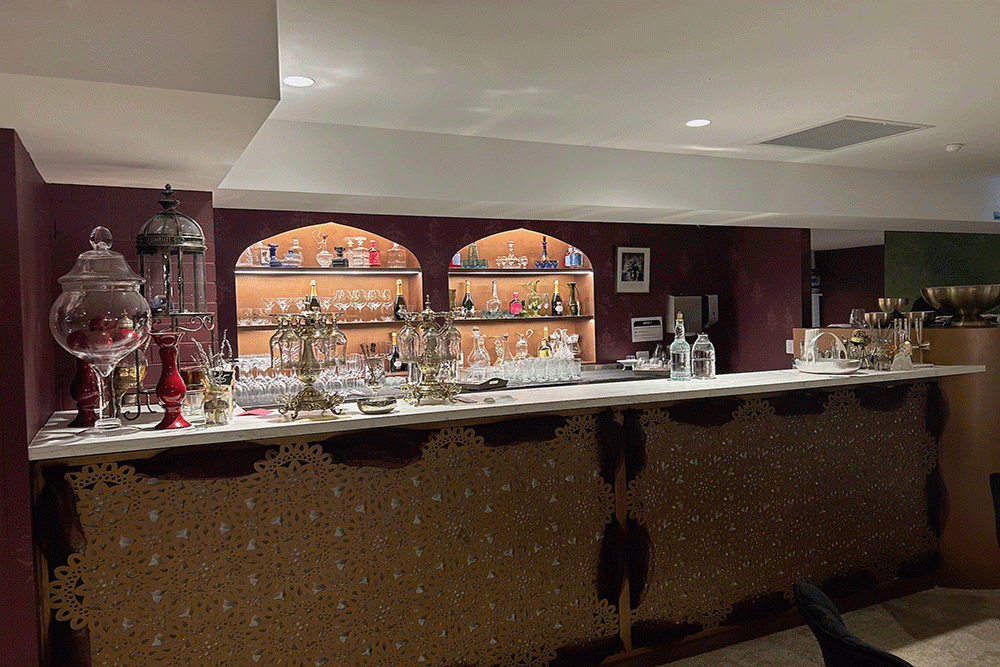 Bar inside at Pera Palace Wynnum
