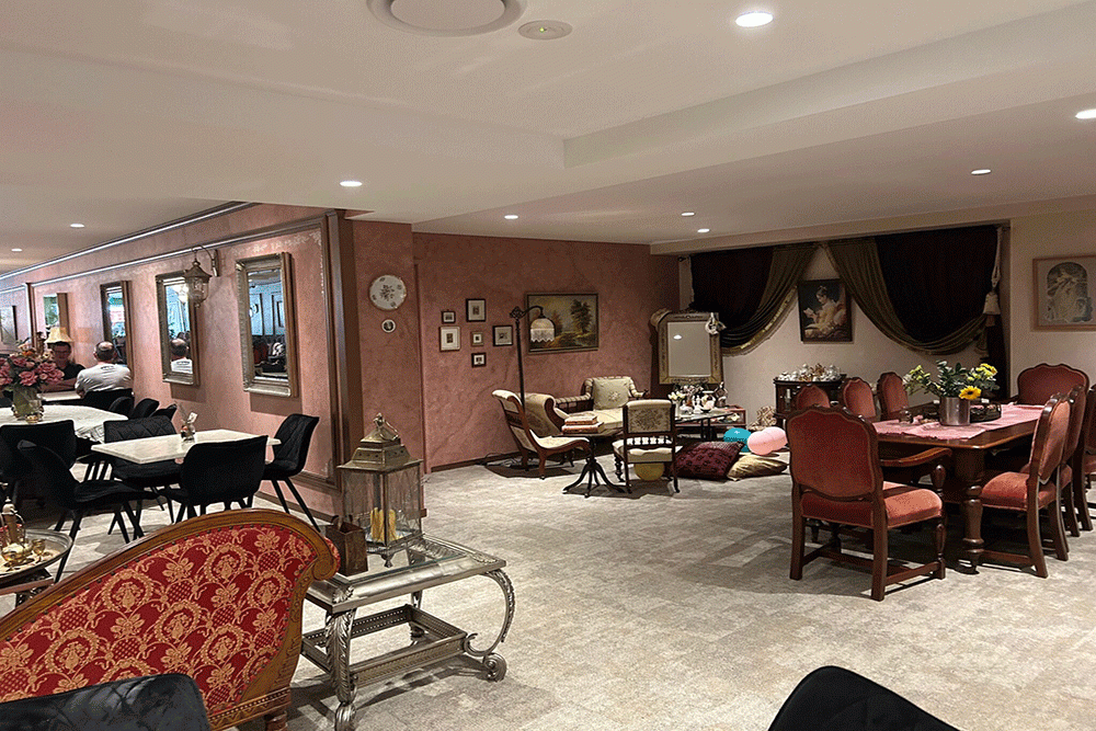 Interior of Pera Palace Wynnum