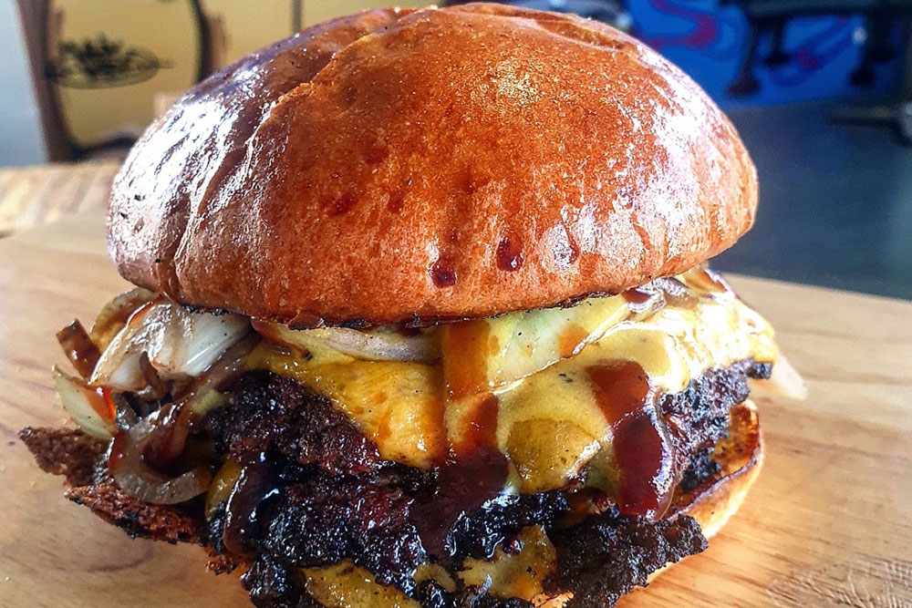 Burger at Phatboyz Walloon