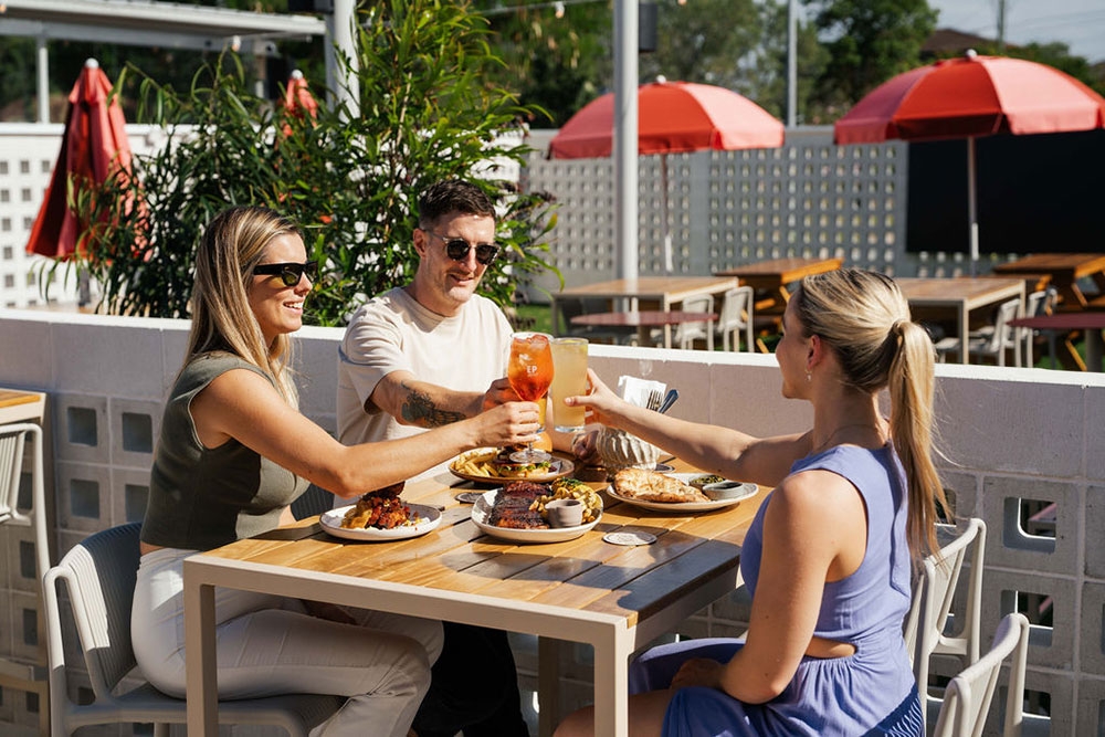 Patrons in courtyard at Everton Park Hotel