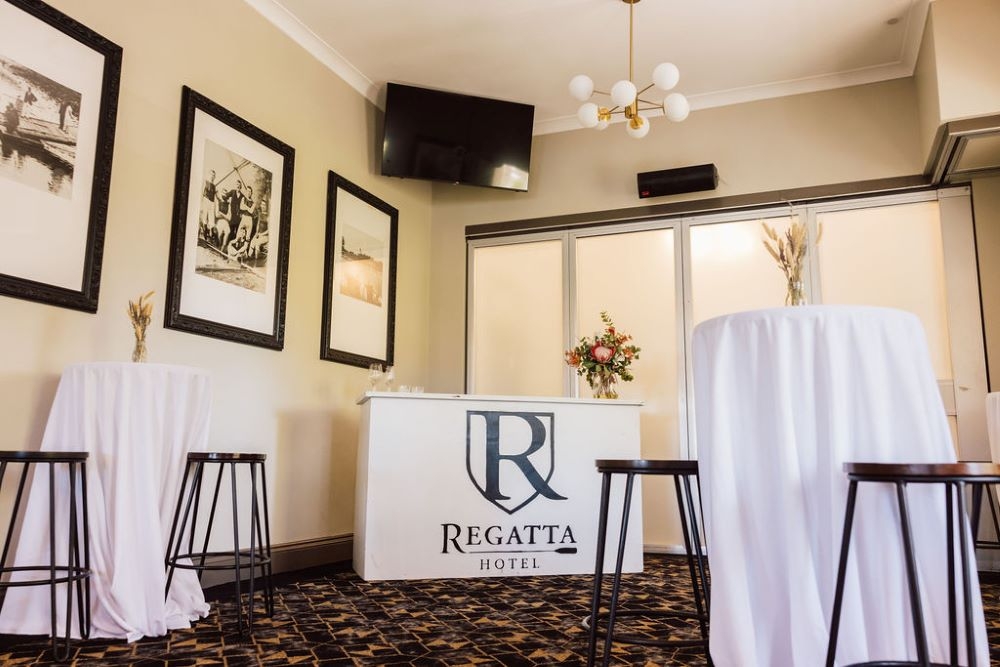 Regatta Hotel, Toowong