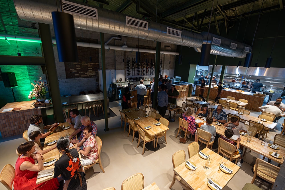 View looking down on dining room Rừng Brisbane