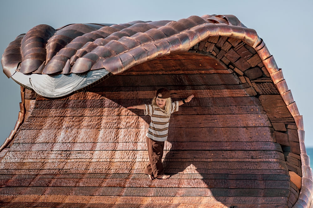 SWELL-Sculpture-Festival_Jai-Hackl_Master-of-Peace_