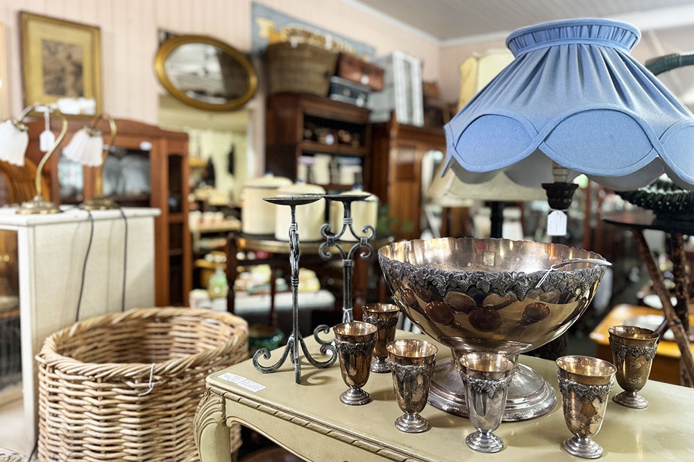 Sherwood Bazaar Antiques, Oxley Road, Brisbane, vintage, collectables, hidden treasures, mahogany, art deco, art nouveau, French oak, vintage furniture, Willow pattern, crockery