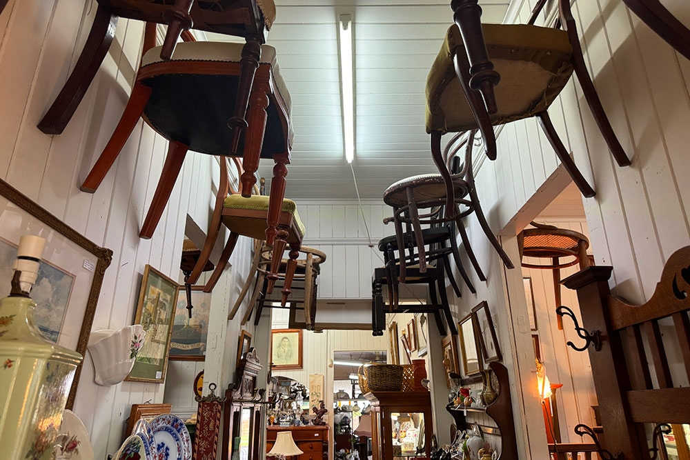 Sherwood Bazaar Antiques, Oxley Road, Brisbane, vintage, collectables, hidden treasures, mahogany, art deco, art nouveau, French oak, vintage furniture, Willow pattern, crockery