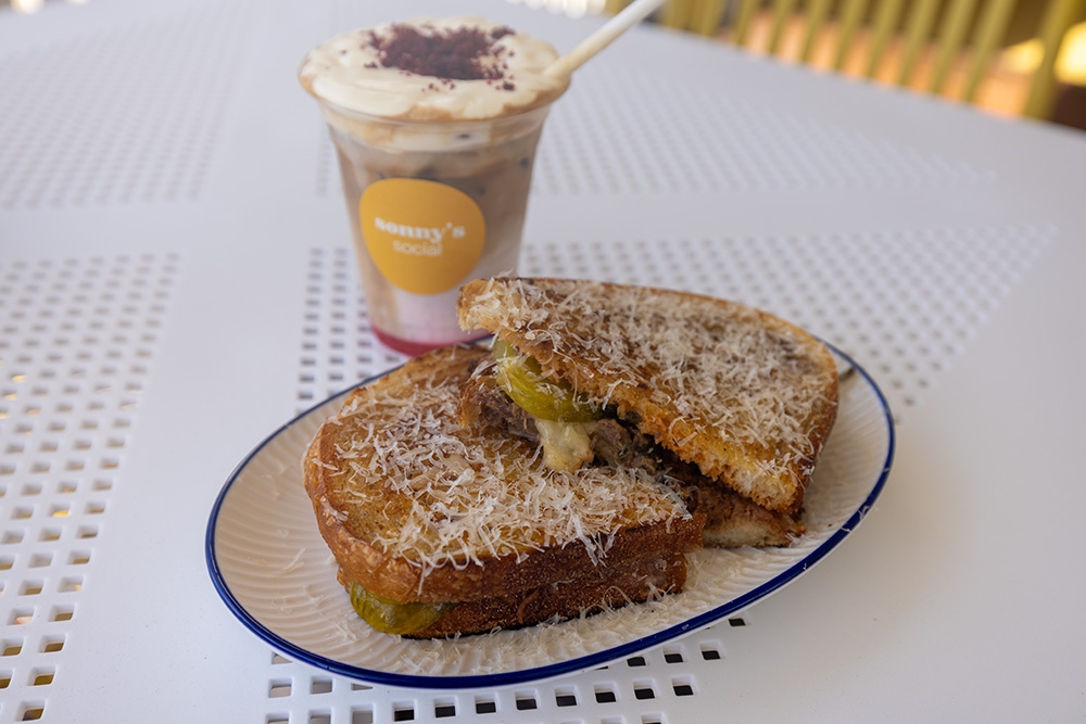 Toastie and drink