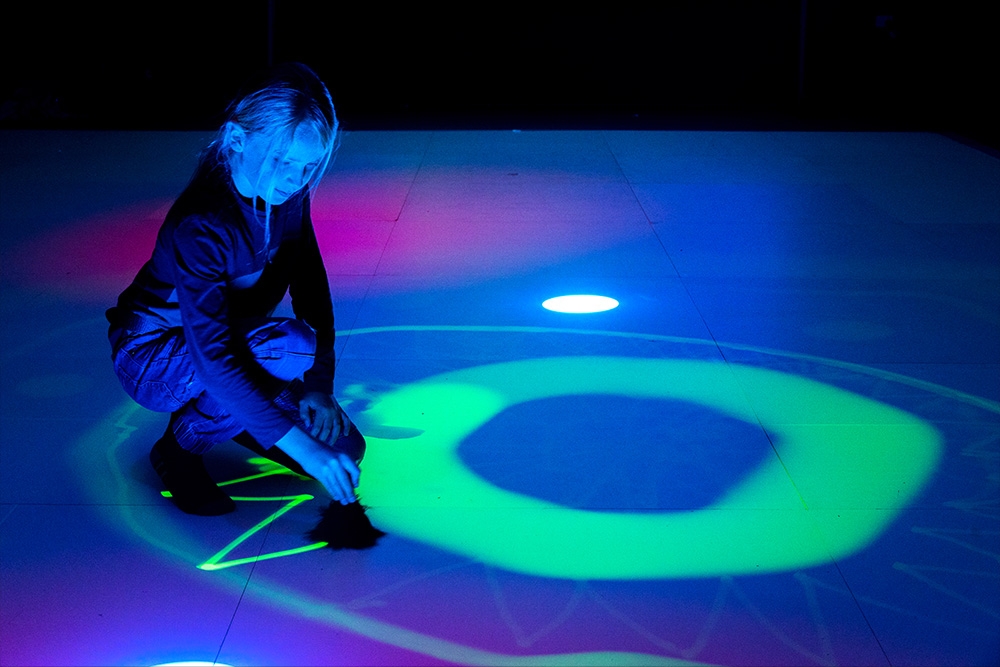 Child in immersive light projections