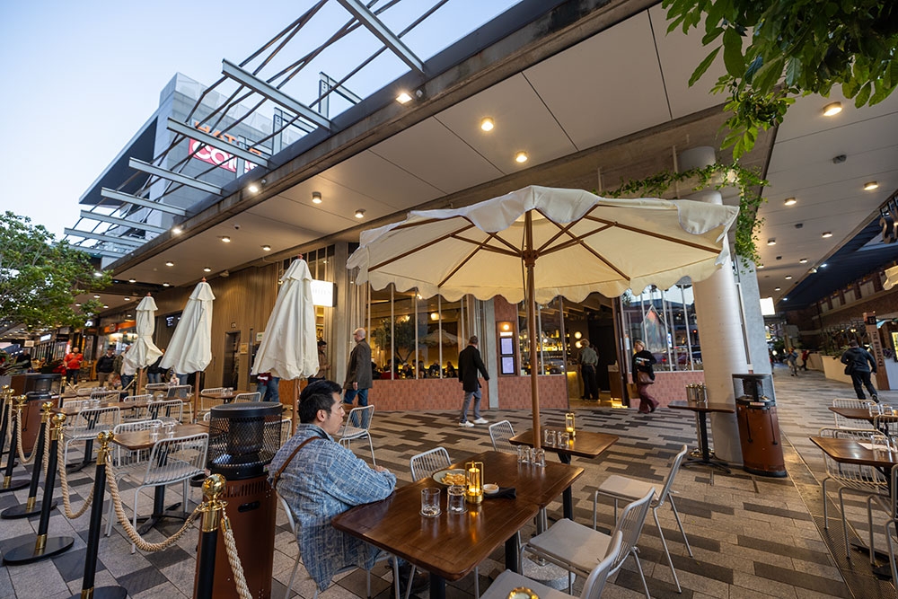 Al fresco seating Tellus Bar Dining