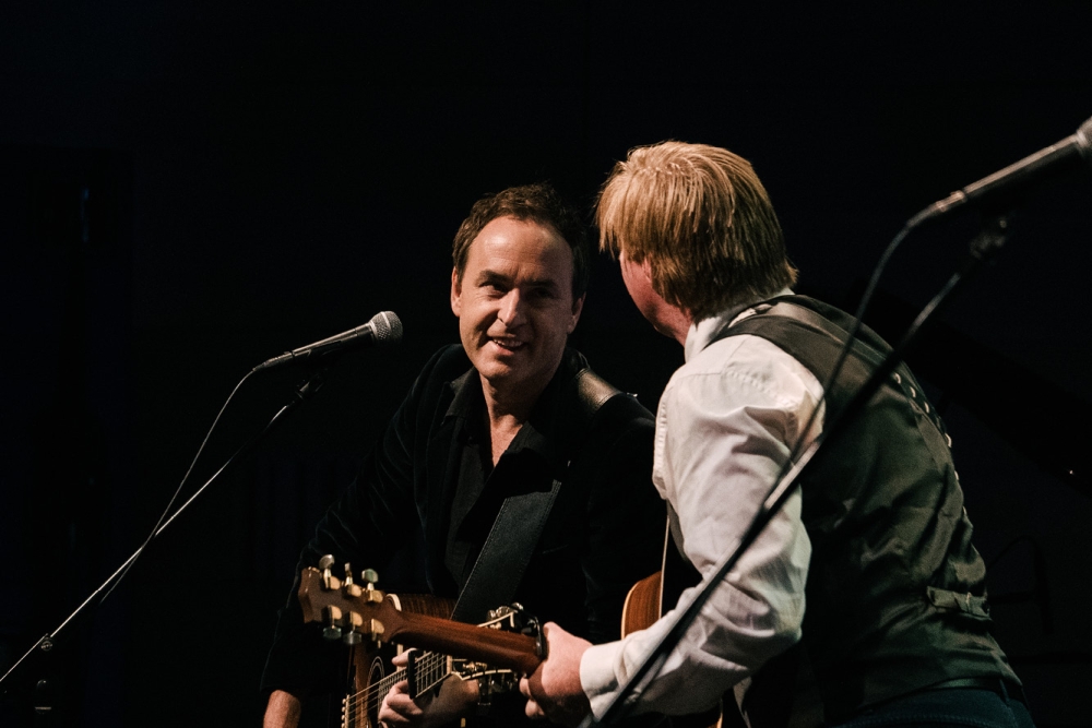 Damien Leith and Darren Coggan performing