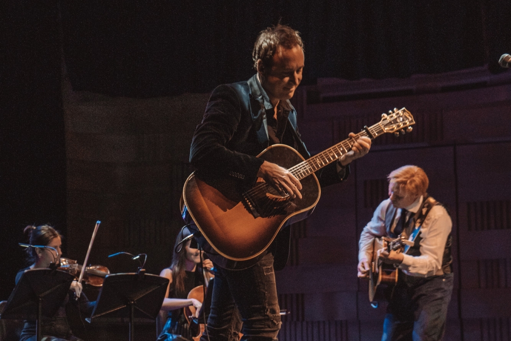 Damien Leith performing