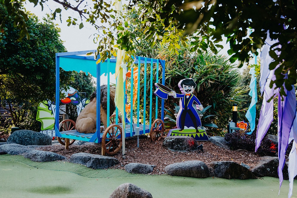 circus cart Spooky Putt Putt