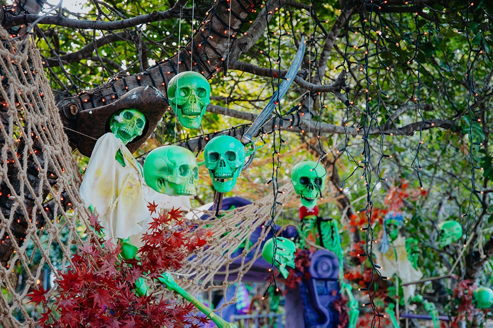 Skulls in nets Spooky Putt Putt