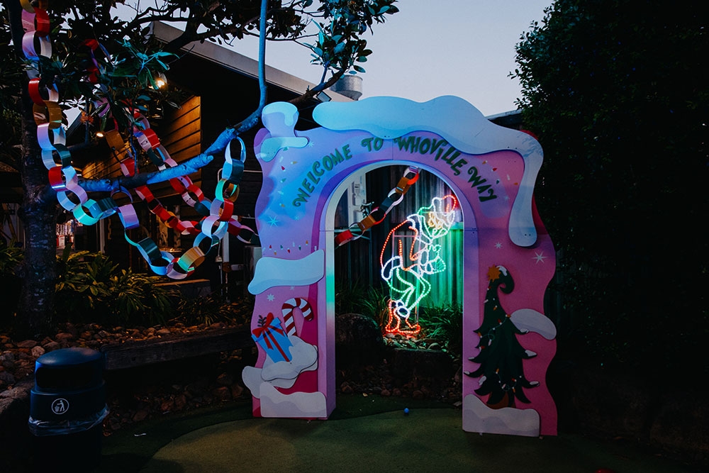 lit up blue arch Christmas Putt Putt