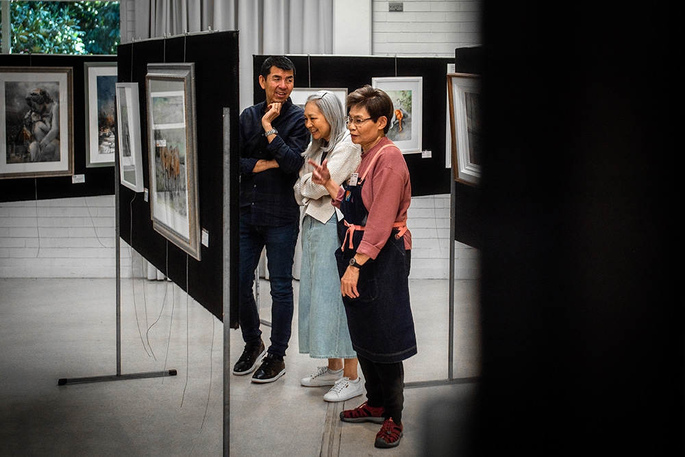 People in gallery