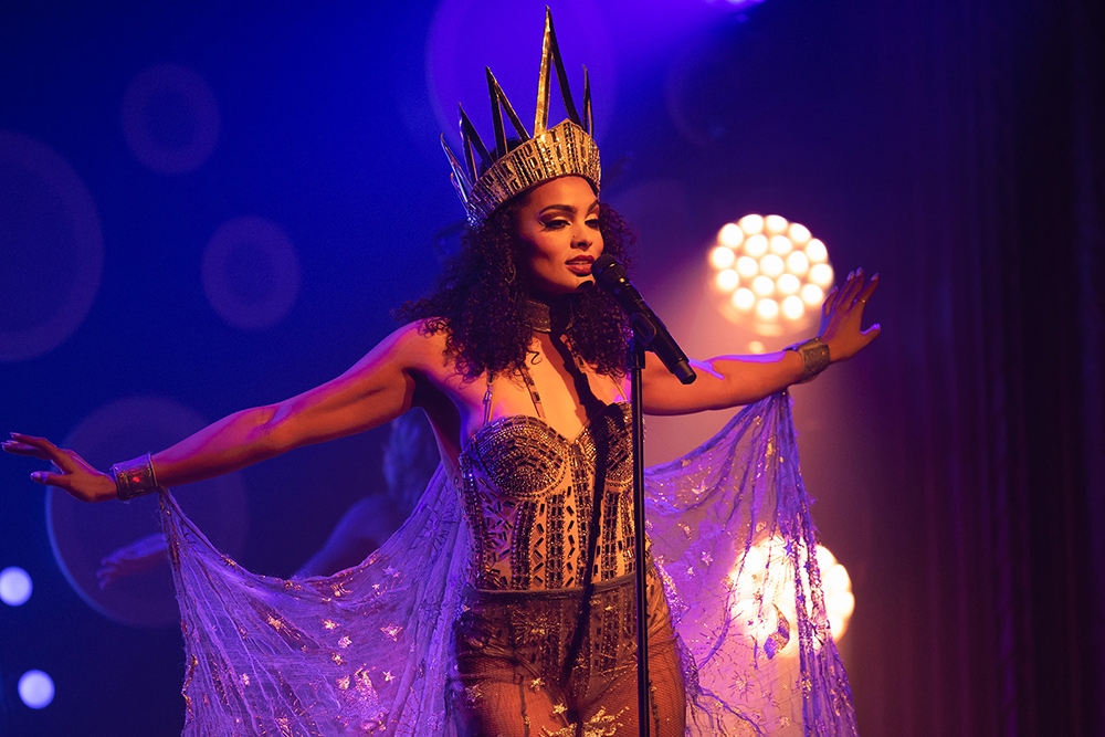Performer on stage at Blanc de Blanc Encore West End