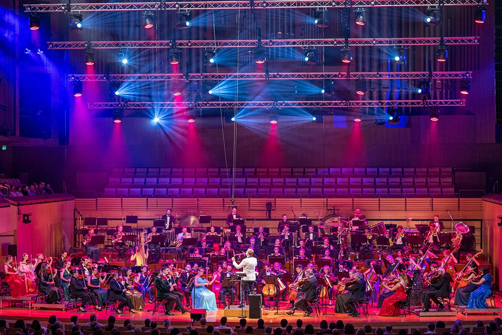 Cinematic on stage QSO