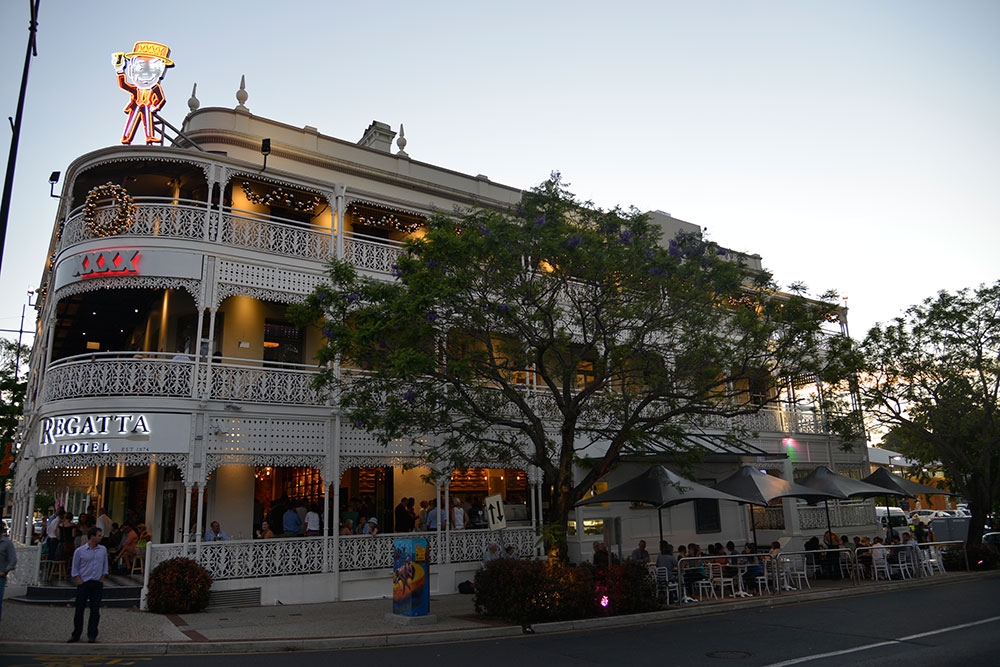 Regatta Hotel, Toowong