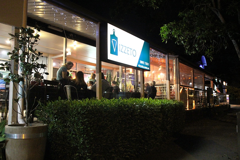 Exterior of Vizzetto Woodfire Pizza Moorooka at night